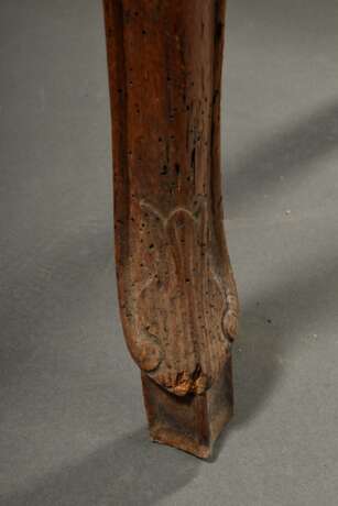 Kleiner Barock Teetisch mit Schub in der Zarge auf geschweiften Beinen, Nussbaum, 18.Jh., 77x83x57cm, alter Wurmfraß - photo 6