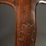Kleiner Barock Teetisch mit Schub in der Zarge auf geschweiften Beinen, Nussbaum, 18.Jh., 77x83x57cm, alter Wurmfraß - Foto 7