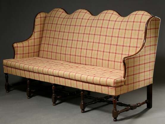 Beeindruckendes William and Mary Viersitzer-Sofa mit mehrbeinigem gedrechseltem Stollengestell, eleganten Arm- und gewellter Rückenlehne, Mahagoni mit kariertem Wollbezug, um 1700, 116x210x90cm - Foto 1