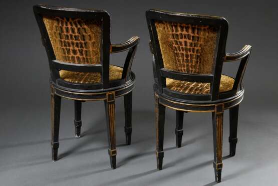 Paar zierliche Armlehnsessel im Louis XVI Stil mit runden Sitzflächen und Trapezförmigen Lehnen, exquisiter venezianischer Seidensamt Bezug in Kroko-Optik, schwarz-gold gefasst, H. 46/90cm - фото 4