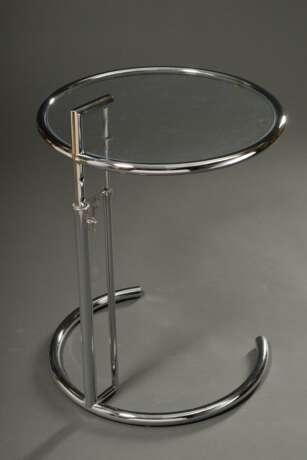 Beistelltisch „E 1027“, Entw.: Eileen Gray 1925, Stahlrohr und Glas, höhenverstellbar (H. 53-91cm), Ø 51cm, Reproduktion, Gebrauchsspuren - Foto 2