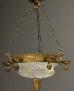 Übersicht. Deckenlampe im Empire Stil mit geschliffener Kristall Kuppel in schwerer Bronze Montierung mit 6 Kerzentüllen, um 1900, Ø ca. 32cm, H. ca. 48cm
