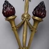 „Fackel“ Wandarm im Louis XVI Stil mit seltenen roten Glas Flammenkuppeln, Bronze, Ende 19.Jh., 71x40cm - Foto 1