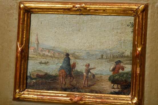 Miniaturspiegel mit Malereiszene im Giebel "Reisende am Fluss", grün-gold gefasst, um 1780/1800, 56,5x30,5cm - Foto 3