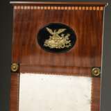Schmaler Empire Pfeilerspiegel mit Messing Rosetten und figürlichem Beschlag im Giebel, Mahagoni/Obstholz, geteiltes altes Spiegelglas, 172x44,5cm - Foto 2