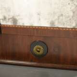 Schmaler Empire Pfeilerspiegel mit Messing Rosetten und figürlichem Beschlag im Giebel, Mahagoni/Obstholz, geteiltes altes Spiegelglas, 172x44,5cm - Foto 6