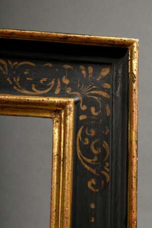 Schwarz gefasster Plattenrahmen mit gemalten Goldornamenten, 19.Jh., FM 39,6x56,8cm, RM 53,6x71cm, Alters- und Gebrauchsspuren - фото 2