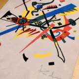 Kandinsky, Wassily (1866-1944) Wandteppich "Kleine Welten I", getuffte Wolle nach einer Arbeit von 1922, u. sign./dat., verso Klebeetikett "EGE AXMINISTER A/S Denmark 1988, The 20th Century collection Ege … - photo 2