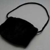 Gerupfter schwarzer Nerz Muff mit Umhängeband und Innentasche, Gabriella Frattini, L. 30cm - Foto 1