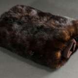 Brauner Nerz Muff mit gestrickten Pulswärmern, L. 30cm - фото 1