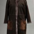 Modischer Manzoni24 Nerz Wendemantel mit Dreiviertelarm und beidseitig aufgesetzten Taschen, Fell dunkelgrau gefärbt, dunkelbraunes Leder, Italien, Gr. 40 - Аукционные цены