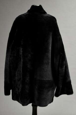 Gerade geschnittene Shearling Wendejacke mit beidseitigen Taschen und Knöpfen, Lammfell schwarz gefärbt und braunes Wildleder, Sylvie Schimmel/ Paris, Gr. 38 - фото 5