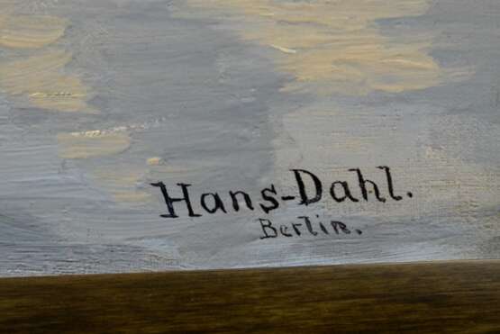 Dahl, Hans (1849-1937) „Kahnfahrt auf dem Fjord“, Öl/Leinwand, u.r. sign., verso auf Klebeetikett "Galerie Commeter/Hbg." bez., Prunkrahmen (leicht berieben), 46,5x75,5cm (m.R. 72,5x100,5) - Foto 4