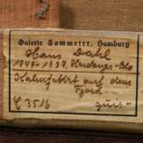 Dahl, Hans (1849-1937) „Kahnfahrt auf dem Fjord“, Öl/Leinwand, u.r. sign., verso auf Klebeetikett "Galerie Commeter/Hbg." bez., Prunkrahmen (leicht berieben), 46,5x75,5cm (m.R. 72,5x100,5) - Foto 7