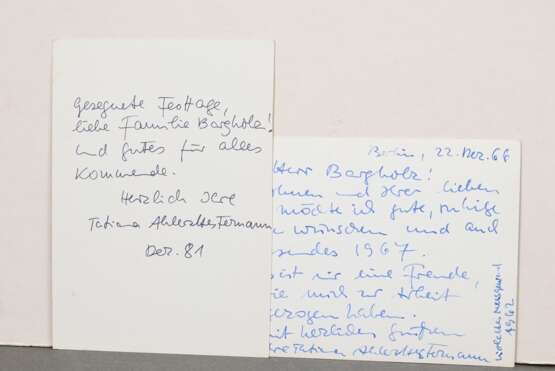 3 Ahlers-Hestermann, Tatiana (1919-2000) "Mosaik Entwürfe für eine Supraporte in einer Siedlung" (Maßstab 1:4), Pastellkreide/Bleistift auf Transparentpapier, auf Papier kaschiert, je sign./bez., ca. 15,5x31cm … - Foto 2