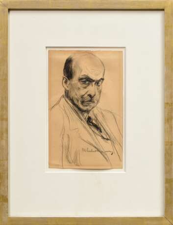 Liebermann, Max (1847-1935) „Selbstportrait“ um 1920/1921, Kohle/Strukturpapier, u.r. sign., freigestellt gerahmt, auf Pappe montiert, 21,3x13,5cm (m.R. 40,5x31,5cm), o. kleine Randdefekte, vergilbt, leicht lichtrandig, … - Foto 2