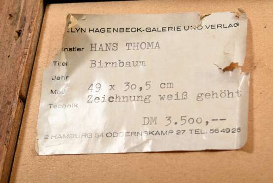 Thoma, Hans (1839-1924) "Birnbaum", Kohlezeichnung weiß gehöht, u. sign., o. bez., verso Studienzeichnung, im Passepartout montiert, 49,3x31,7cm (m.R. 65,5x52,5cm), Ahornrahmen, lichtrandig, kleine Defekte - фото 3