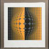 Vasarely, Victor (1906-1997) „Vega“, Farbserigraphie, 13/125, u. sign./num., PM 46x46cm, BM 62x56cm (m.R. 72x66,7cm), min. fleckig - photo 2