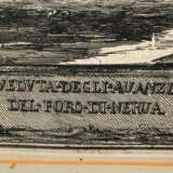Piranesi, Giovanni Battista (1720-1778) "Veduta degli Avanzi del Foro di Nerva" 1770, Radierung, u.r. i.d. Platte sign., verso bez., 48x70,5cm (m.R. 66x88,3cm), Mittelfalz, leichte Altersspuren - фото 3