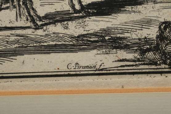 Piranesi, Giovanni Battista (1720-1778) "Veduta degli Avanzi del Foro di Nerva" 1770, Radierung, u.r. i.d. Platte sign., verso bez., 48x70,5cm (m.R. 66x88,3cm), Mittelfalz, leichte Altersspuren - фото 4