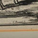 Piranesi, Giovanni Battista (1720-1778) "Veduta degli Avanzi del Foro di Nerva" 1770, Radierung, u.r. i.d. Platte sign., verso bez., 48x70,5cm (m.R. 66x88,3cm), Mittelfalz, leichte Altersspuren - Foto 4