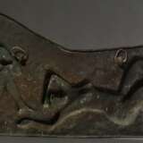 Fleer, Fritz (1921-1997) "Atelier III" 1967, Bronzerelief, u.r. sign./dat., seitl. Giesserstempel: Guss Schmäke/Düsseldorf, 48x94,5cm, Provenienz: Hbg. Slg., direkt beim Künstler erworben, Vgl.: Wolfgang Stolte… - photo 4