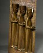 Aperçu. Zenz, Toni (1915-2014) &quot;Heilige Drei Könige&quot; um 1973, Bronze, Hochrelief, Tabernakeltür, 53x24,7cm