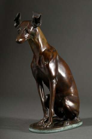 Reschke, Carl (1872-?) "Sitzender Windhund" 1910, Bronze, auf der Plinthe bez./dat., H. 36cm - Foto 1