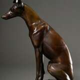 Reschke, Carl (1872-?) "Sitzender Windhund" 1910, Bronze, auf der Plinthe bez./dat., H. 36cm - Foto 3