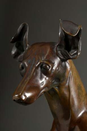 Reschke, Carl (1872-?) "Sitzender Windhund" 1910, Bronze, auf der Plinthe bez./dat., H. 36cm - photo 5