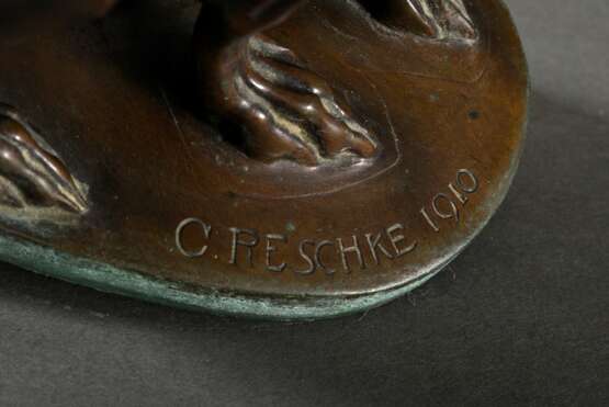 Reschke, Carl (1872-?) "Sitzender Windhund" 1910, Bronze, auf der Plinthe bez./dat., H. 36cm - Foto 8