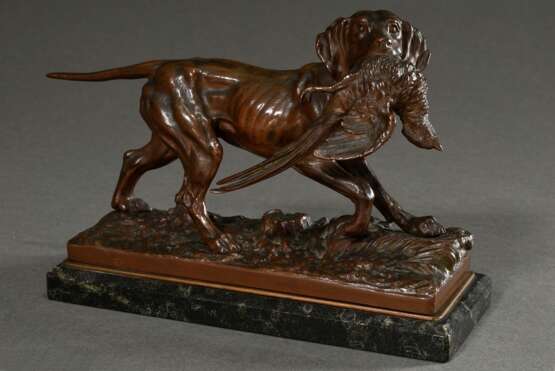 Lecourtier, Prosper (1855-1924) "Jagdhund einen Fasan apportierend", Bronze auf Marmor Sockel, 14x19x7,5cm - Foto 2