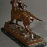 Lecourtier, Prosper (1855-1924) "Jagdhund einen Fasan apportierend", Bronze auf Marmor Sockel, 14x19x7,5cm - Foto 4