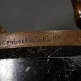 Marcuse, Rudolf (1878-1940) "Amazone" um 1910, Bronze, auf Marmorsockel, auf d. Plinthe sign., Gießerstempel "Akt. Ges. v. H. Gladenbeck u. Sohn. Berlin. D598", H. (mit Sockel) ca. 58cm, Speerspitze l… - Foto 9