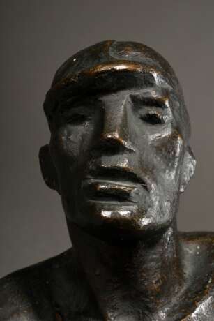 Propf, Robert (1910-1986) „Sitzender Bergmann“, Bronze, dunkel patiniert, verso sign., H. 29cm, min. Farbspritzer - Foto 5
