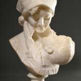 Marmor Skulptur "Mutter und Kind", auf rundem Sockel (Büste darauf drehbar), verso monogr./dat./bez., wohl Italien, H. 52,5cm, Sockel best. - Foto 2