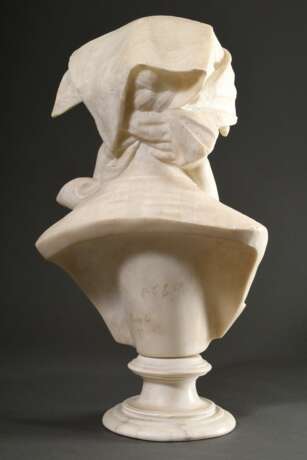 Marmor Skulptur "Mutter und Kind", auf rundem Sockel (Büste darauf drehbar), verso monogr./dat./bez., wohl Italien, H. 52,5cm, Sockel best. - Foto 4