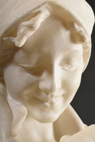 Marmor Skulptur "Mutter und Kind", auf rundem Sockel (Büste darauf drehbar), verso monogr./dat./bez., wohl Italien, H. 52,5cm, Sockel best. - Foto 7