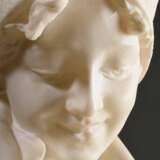 Marmor Skulptur "Mutter und Kind", auf rundem Sockel (Büste darauf drehbar), verso monogr./dat./bez., wohl Italien, H. 52,5cm, Sockel best. - фото 7
