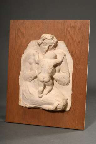 Manolo (1872-1945) "Mutter und Kind" 1929, Terracotta Halbrelief, weiß gefasst, 3/10, 28,5x21cm (m.R. 41x32cm), mit Original Rechnung von 1975, Galerie Louise Leris/ Paris, leicht fleckig - Foto 1