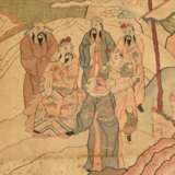 Bedeutender großer Kesi Wandbehang mit umlaufender Rahmung "Buddhistische Symbole" auf blauer Bordüre und zweigeteilter vielfiguriger Darstellung auf goldenem Grund "Reitergefecht" und "Kaiserlic… - photo 6