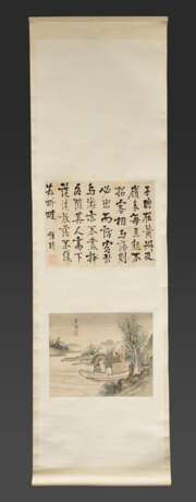 Chinesisches Rollbild aus Albumblatt "Vornehmer Herr und Fährmann" (sign., Siegel, 22x28cm) sowie kalligraphischem Text (23x30cm), 19.Jh. - Foto 1