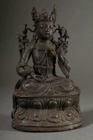 Chinesische Bodhisattva Avalokiteshvara / Guanyin Pusa mit Krone und Schmuck auf Kundika-Vase und Kalavinka-Vogel, in Vajrasana auf Lotossockel, Bronze, Ming Dynastie, H. 28cm, Krone beschädigt, Provenienz: ehem. Slg. Ot… - Foto 1