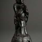 Chinesischer "Adorant in Gebetshaltung", Bronze, Ming, H. 20cm, Sockelfuß rep., Provenienz: ehem. Slg. Otto Johannsen/ Lübeck (1882-1960) - Foto 2