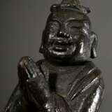 Chinesischer "Adorant in Gebetshaltung", Bronze, Ming, H. 20cm, Sockelfuß rep., Provenienz: ehem. Slg. Otto Johannsen/ Lübeck (1882-1960) - photo 5