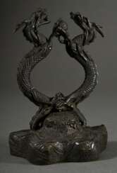 Chinesische Bronze &quot;Zwei Drachen mit Tama Perle&quot; auf &quot;Landschaftssockel&quot;, zweiteilig, 19.Jh., H. 14cm, Provenienz: Slg. Otto Johannsen/ Lübeck (1882-1960)
