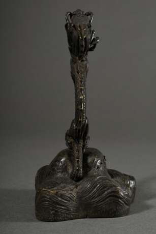 Chinesische Bronze "Zwei Drachen mit Tama Perle" auf "Landschaftssockel", zweiteilig, 19.Jh., H. 14cm, Provenienz: Slg. Otto Johannsen/ Lübeck (1882-1960) - Foto 3