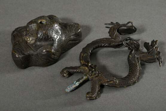 Chinesische Bronze "Zwei Drachen mit Tama Perle" auf "Landschaftssockel", zweiteilig, 19.Jh., H. 14cm, Provenienz: Slg. Otto Johannsen/ Lübeck (1882-1960) - photo 4