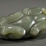 Seladon Jade Schnitzerei "Liegender Qilin" mit durchbohrtem Maul, China, L. 6cm - photo 5