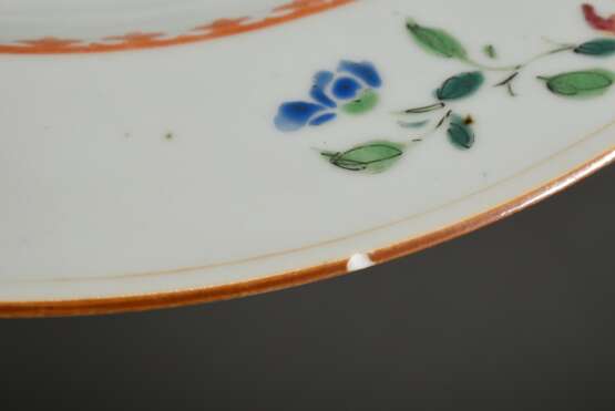 3 Chine de Command Teller mit polychromen floralen Dekoren, China 19.Jh., Ø 26cm, kleine Brandfehler - Foto 7